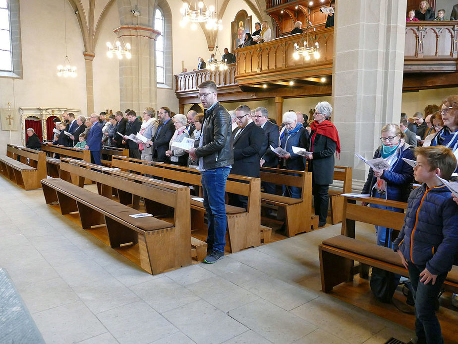 Feier der 1. Heiligen Kommunion in Sankt Crescentius (Foto: Karl-Franz Thiede)